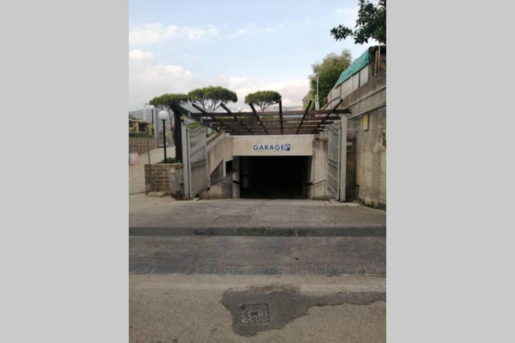 Mary House - Grazioso Appartamento Con Garage Sant'Agnello Exterior foto